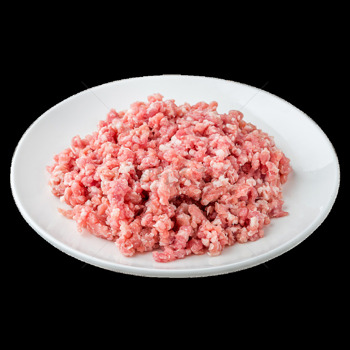 盤子中新鮮的生絞肉豬肉餡